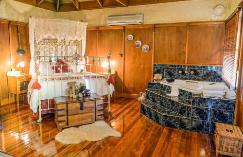 Mount Dandenong Casa | StayAU Ironbark Cottage Romantic Retreat Dandenong