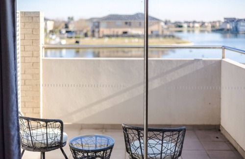 Sanctuary Lakes Casa | StayAU Magnificent Lakefront Villa Stunning Views