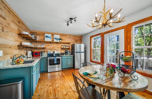 Mentone Cabina | Elkmont Retreat- Private, Hot Tub & Game Room