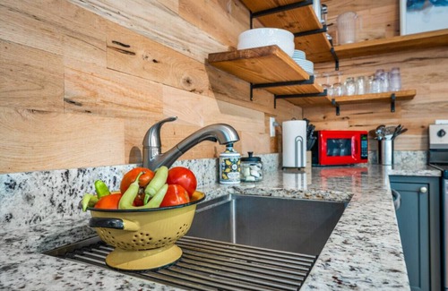 Mentone Cabina | Elkmont Retreat- Private, Hot Tub & Game Room