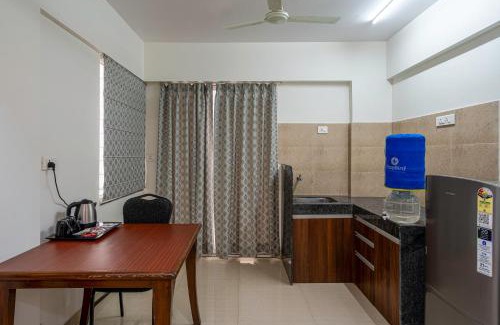 Kharadi Cama Y Desayuno | StayBird - Silver Oak, An Apartment Hotel, Kharadi
