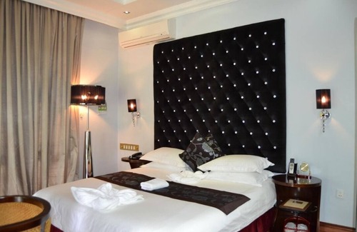 Francistown Cama Y Desayuno | Staybridge Riverside & Spa