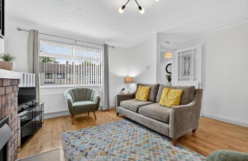Hillsborough Casa | StayByNumbers - Spacious three bed house Royal Hillsborough