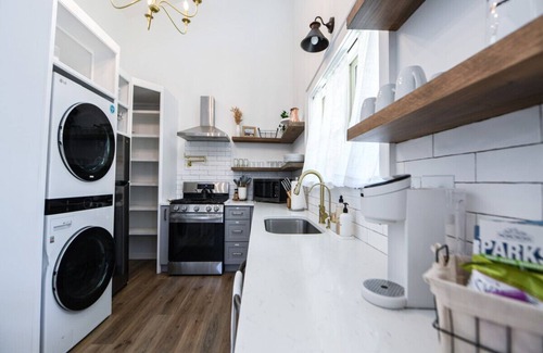 Norcross Casa | Staycation TV Featured "Cozy Cottage" in Downtown Norcross with Chef's Kitchen