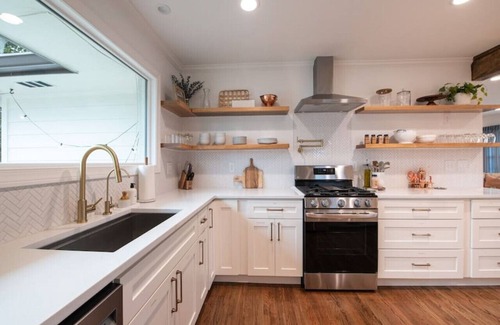 Norcross Casa | Staycation TV Featured "Crossing House" in Downtown Norcross with Chef's Kitchen