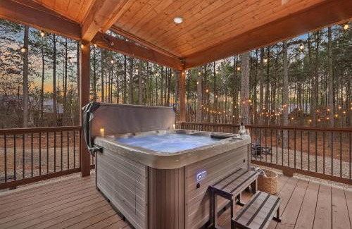 Broken Bow Casa | Stayhocha Pingpong,hot tub, play area, forest