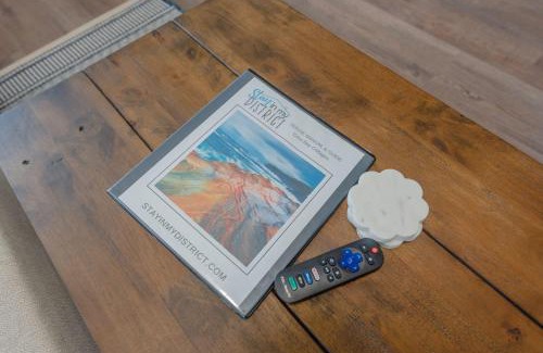 Coos Bay Casa | #StayInMyDistrict Bluebird Cottage Coos Bay