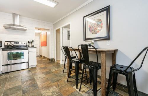 North End Casa | #StayInMyDistrict Hyde Park Bungalow
