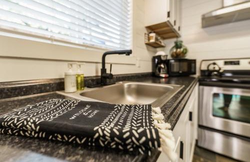 North End Casa | #StayInMyDistrict Hyde Park Bungalow