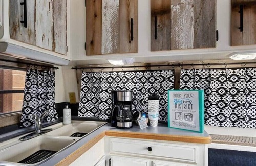 Twin Falls Apartamento | #StayinMyDistrict Twin Falls Backyard Glamper