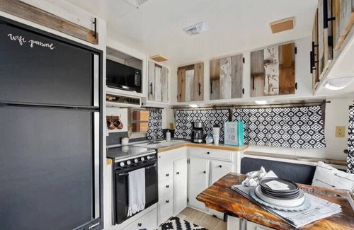 Twin Falls Apartamento | #StayinMyDistrict Twin Falls Backyard Glamper