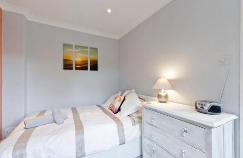Woking Casa | StayInWoking at 30 Woodlands