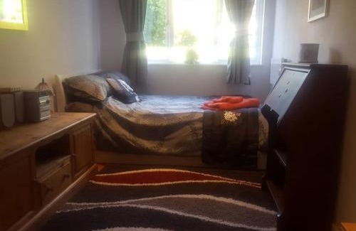 Woking Casa | StayInWoking at 30 Woodlands