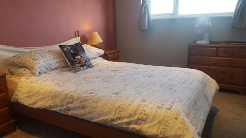 Woking Casa | StayInWoking at 30 Woodlands
