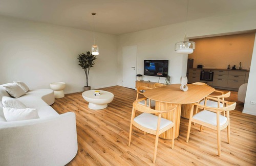 Celle Casa | Staylight Penthouse by the French Garden - 7 Min to Old Town