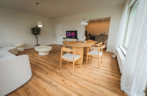Celle Casa | Staylight Penthouse by the French Garden - 7 Min to Old Town