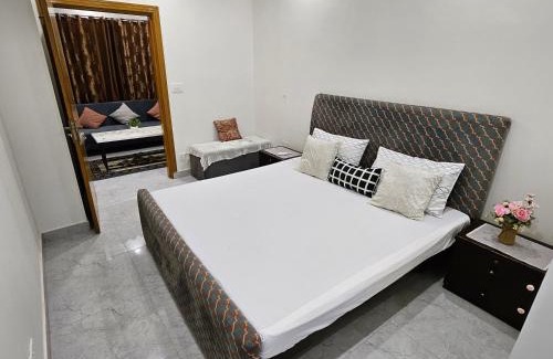 Fatehjang Apartamento | StayNova - Transit Apartment near Motorways & Airport
