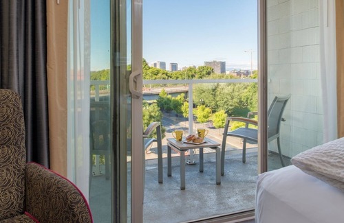 Downtown Portland Hotel | Staypineapple, Hotel Rose, Downtown, Stumptown Balcony Two Doubles, 2 Units