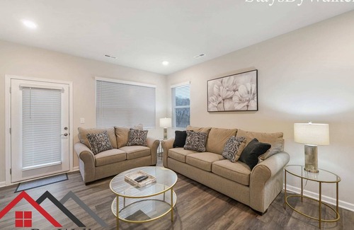 Concord Casa | StaysByWalker 2BR TownHome | King Beds/Fenced Yard