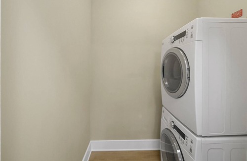 Charlotte Condominio | StaysByWalker 2BR Waverly - WiFi/King Beds/Gym