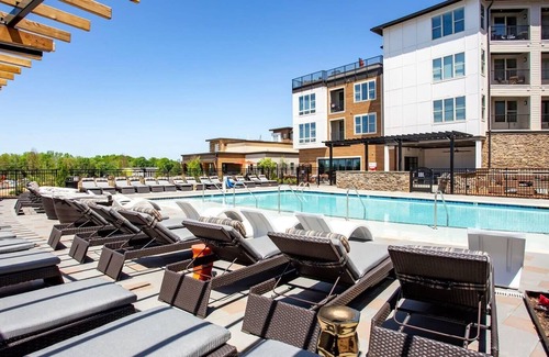 Charlotte Condominio | StaysByWalker 2BR Waverly - WiFi/King Beds/Gym