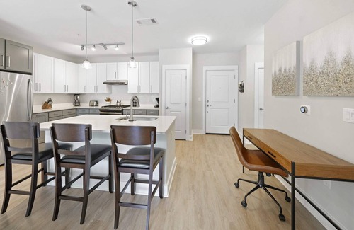 Charlotte Condominio | StaysByWalker 2BR Waverly - WiFi/King Beds/Gym
