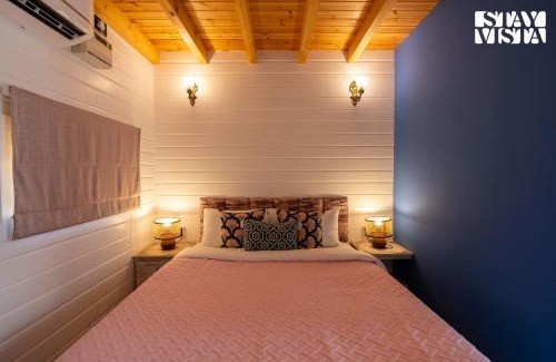 Morjim Villa | StayVista at Woodhouse Story with Pool, WiFi, AC