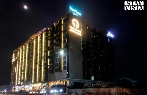 Shyam Nagar Apartamento | StayVista's Skyline Studio Apartments - Urban Oasis with Terrace, Gym & Bar