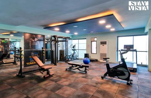 Shyam Nagar Apartamento | StayVista's Skyline Studio Apartments - Urban Oasis with Terrace, Gym & Bar