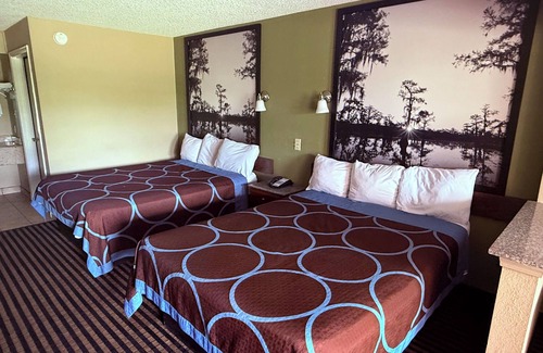 Broadmoor Hotel | Super 8 by Wyndham Baton Rouge/I-12