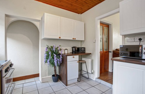 Burslem Casa | ⭑ Staywhenever NWT- 4 Bedroom House | King Size Beds | Sleeps 9 ⭑