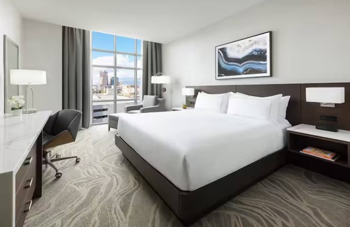 Downtown Tucson Hotel | Std 1 King, DoubleTree Tucson, Spacious Room & Restaurant, Close to University