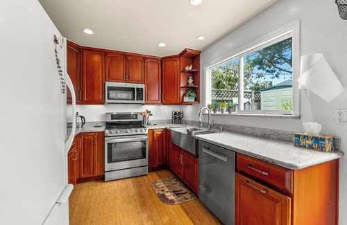 Westside Santa Cruz Casa | Steamers Lane Retreat