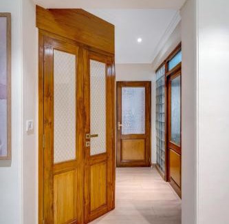 Pali Hill Apartamento | Stella 2BHK in Khar with Wi-Fi, Smart TV & Kitchen