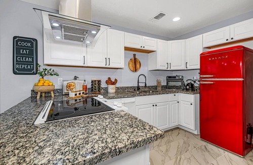 Clodine Casa | Stella Artistic 4BRs home- amazing pool-Energy Corridor, Asian town-Houston
