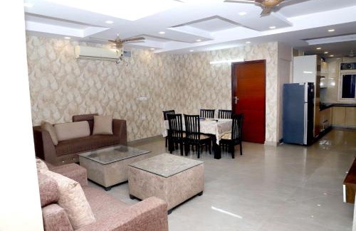 South West Apartamento | Stella Homestay- Near Yashobhoomi