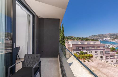 Montovjerna Apartamento | Stella lovely studio with balcony and FREE PARKING