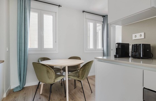 Cuatro Caminos Apartamento | Stellar Cuatro Caminos 2BR w/ Balcony, A/C & Elevator, by Blueground