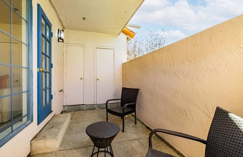 Cupertino Casa | Stellar Cupertino 2BR w/ Pool & Balcony, close to Shopping, by Blueground