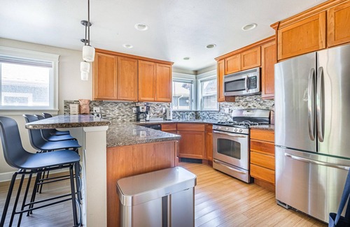 Magnolia Casa | Stellar Interbay 3BR Townhome w/ Balcony, nr Restaurants, by Blueground