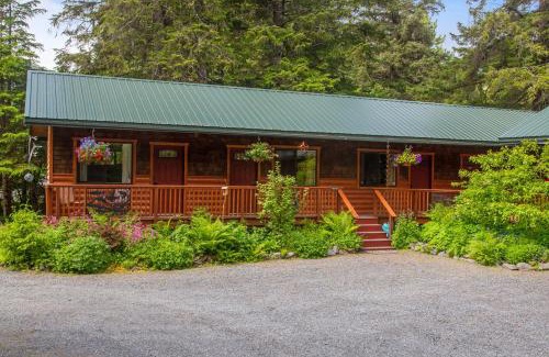 Bear Creek Hotel | Steller Inn