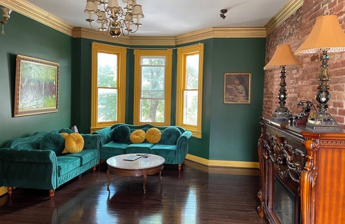 Reading Apartamento | Step back in time and experience the elegance of Victorian era.