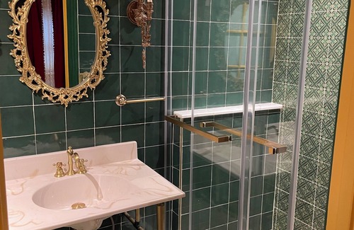 Reading Apartamento | Step back in time and experience the elegance of Victorian era.