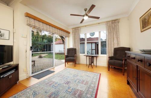 Albury Casa | Step Back in Time on Dean