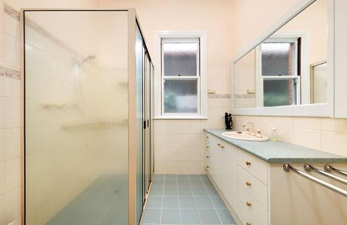 Albury Casa | Step Back in Time on Dean