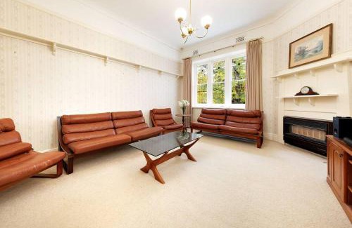 Albury Casa | Step Back in Time on Dean
