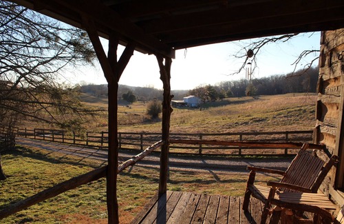 Jonesborough Cabina | Step back in time a charming 1880 historic cabin