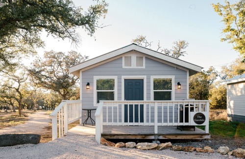 Johnson City Cabaña | Step Free Entrance - Garofalo Cottage at Wrenwood Ranch