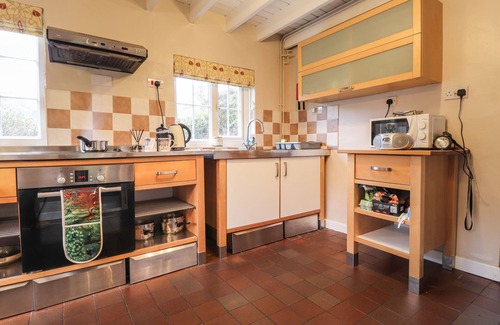 Fishguard Casa | STEP IN, family friendly, character holiday cottage in Fishguard