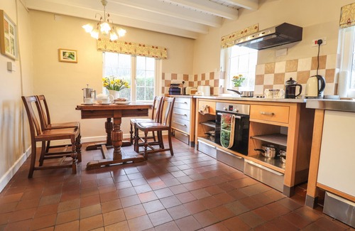 Fishguard Casa | STEP IN, family friendly, character holiday cottage in Fishguard
